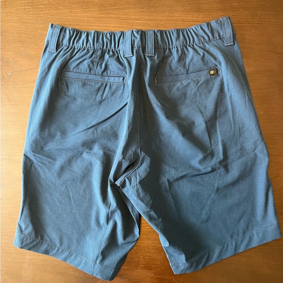 Banana Republic men’s flat front 9” blue shorts. Size 32. - Picture 4 of 6
